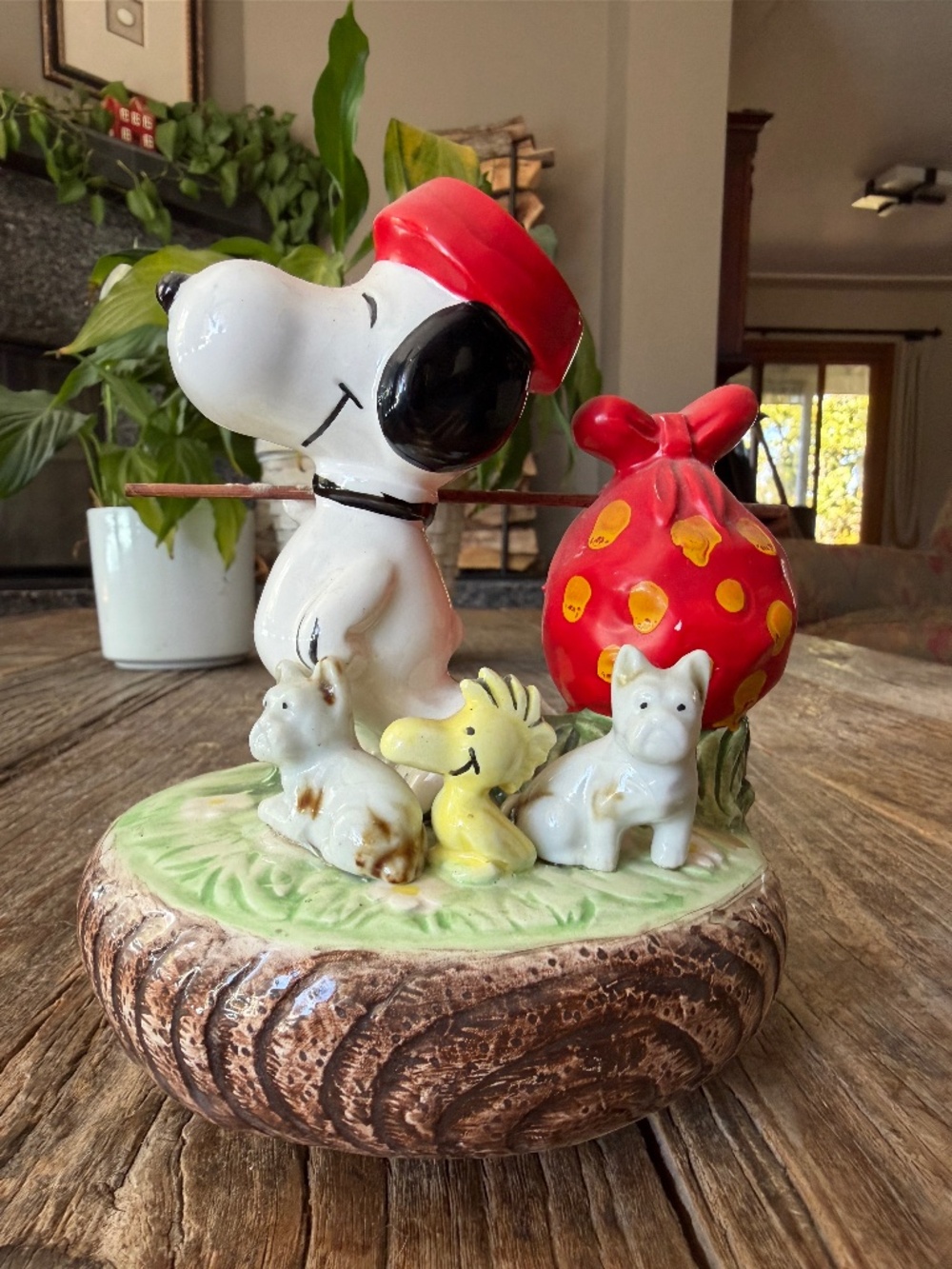 Vintage Peanuts Snoopy and Woodstock "Born Free" rotating ceramic music box